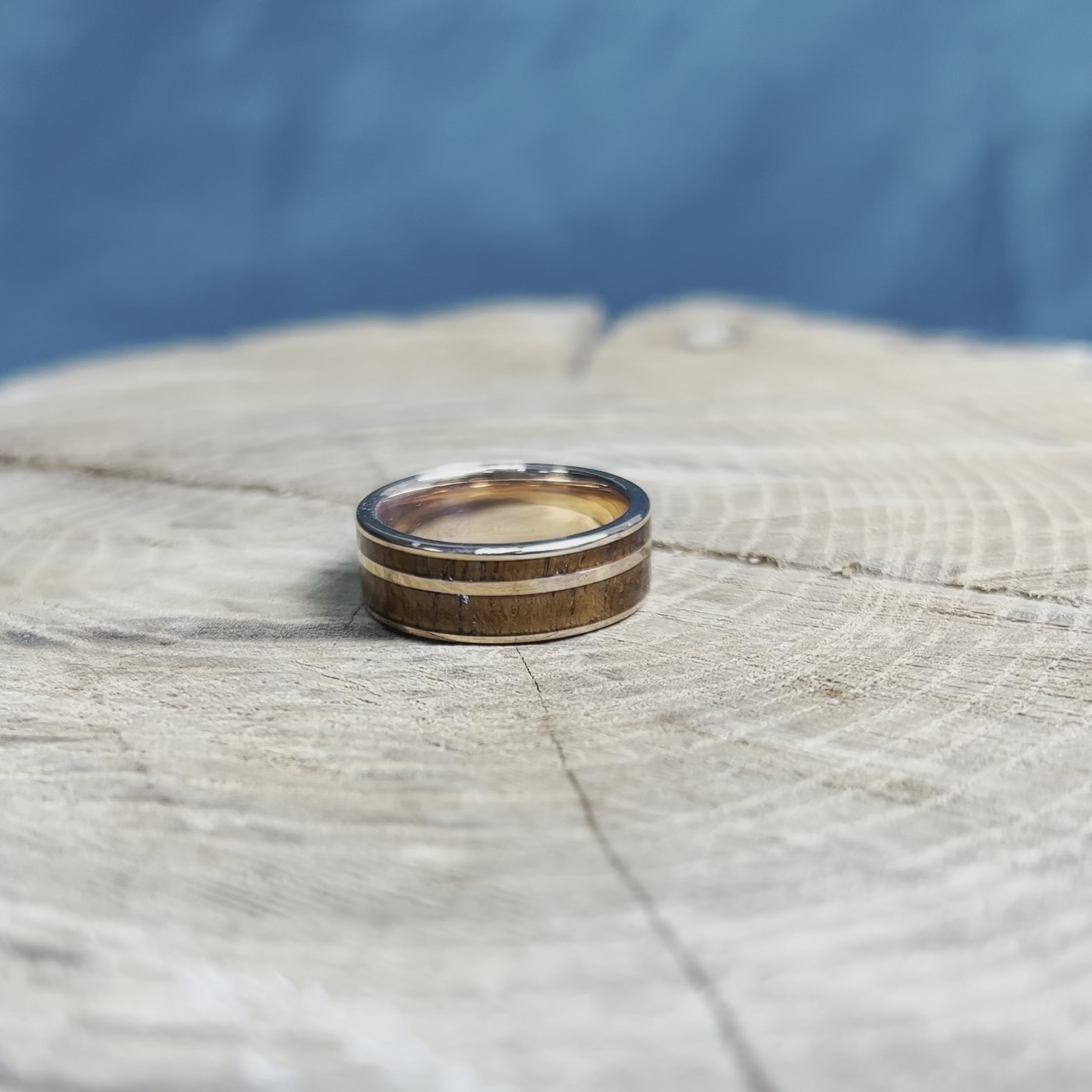 Solid Gold Wood Men's Wedding Ring With Thin Pinstripe