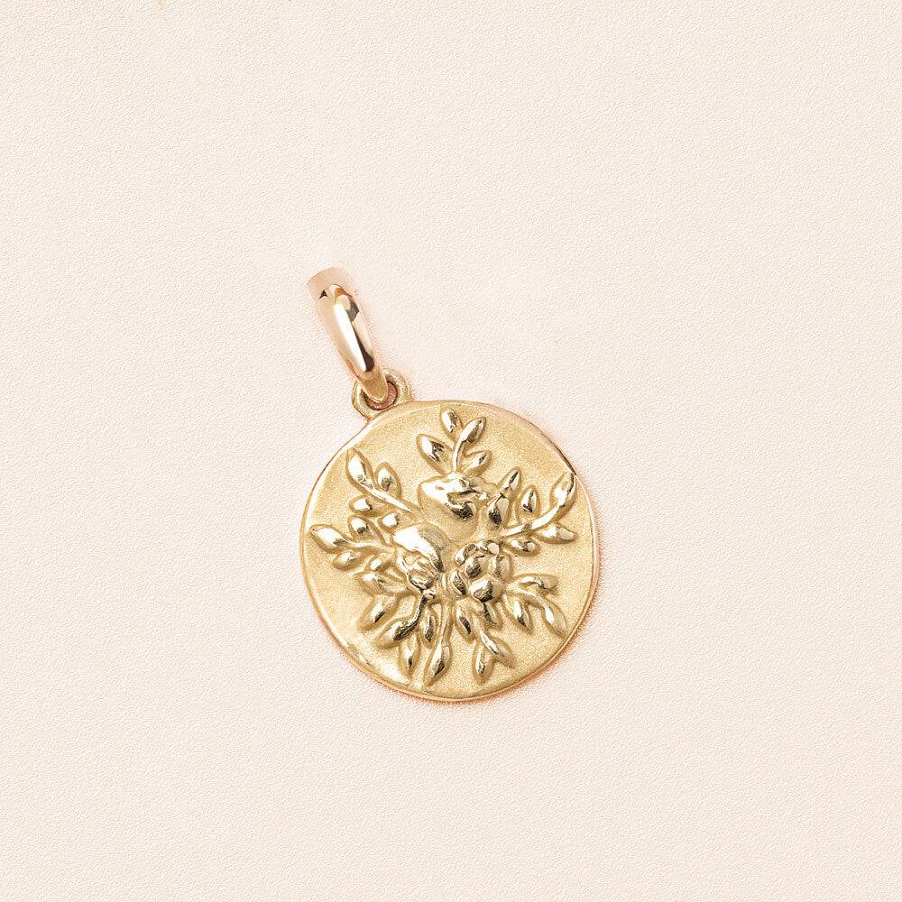 Yellow gold circle pendant with floral design