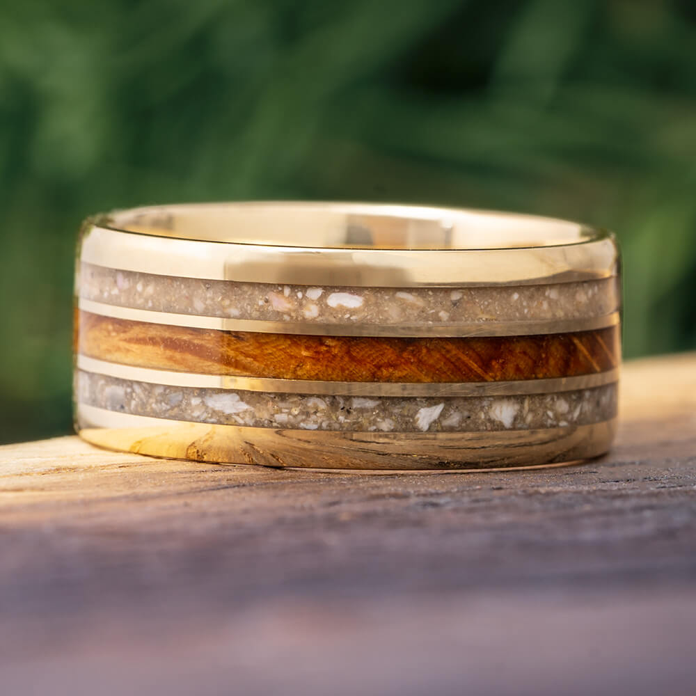 Memorial Ring with Ashes and Oak Wood