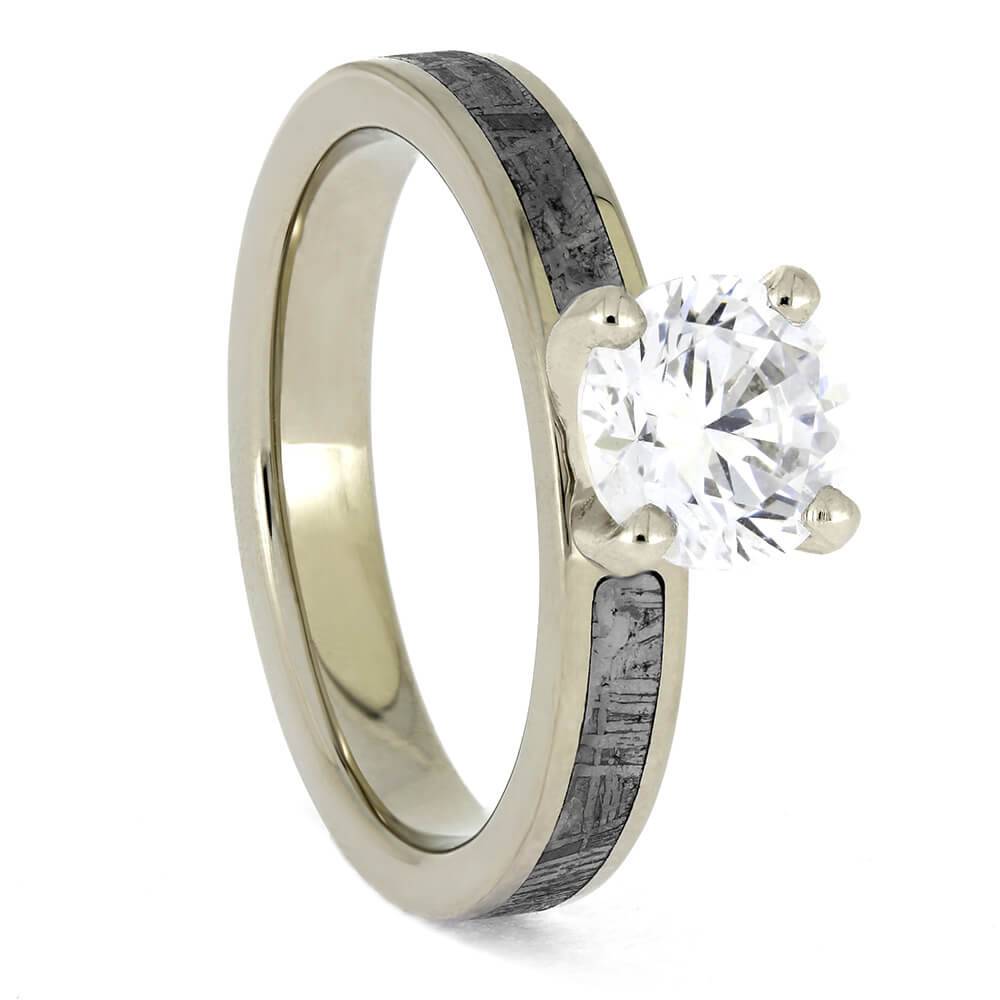 White gold meteorite ring with solitaire diamond