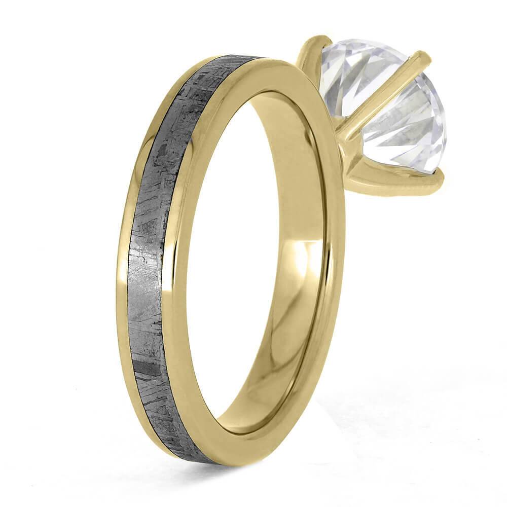 Diamond Engagement Ring in 14k Yellow Gold