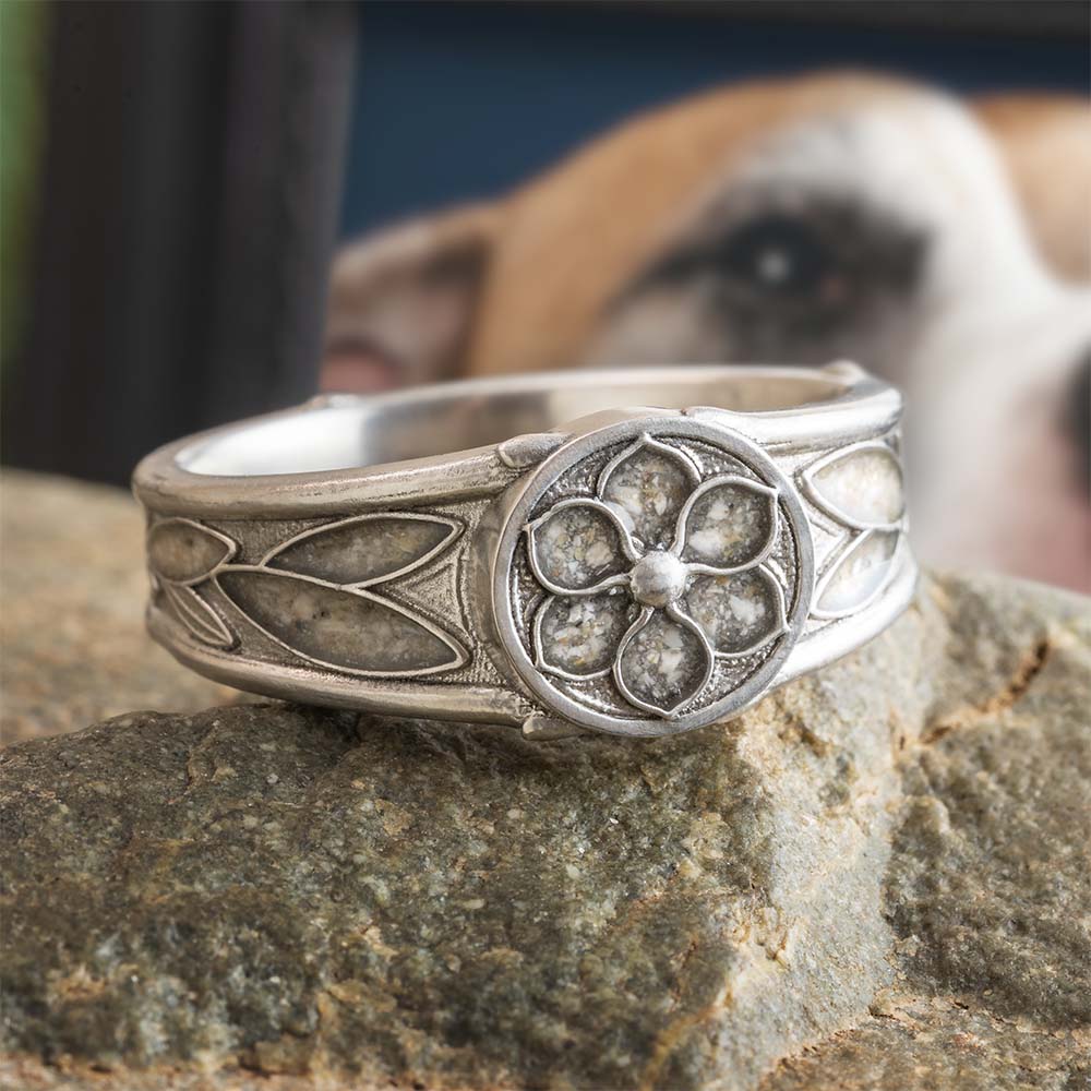 Memorial Ring in Platinum with Flower Design