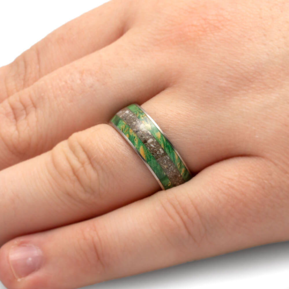 Remembrance Ring With Green Box Elder Burl And Ashes-3351 - Jewelry by Johan