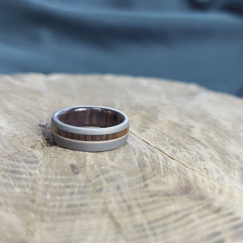 Ironwood Men's Wedding Band With Gold