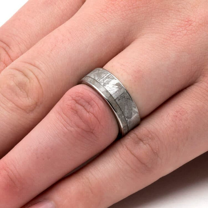 Memorial Ring With Meteorite And Whiskey Barrel Oak Sleeve-3751 - Jewelry by Johan