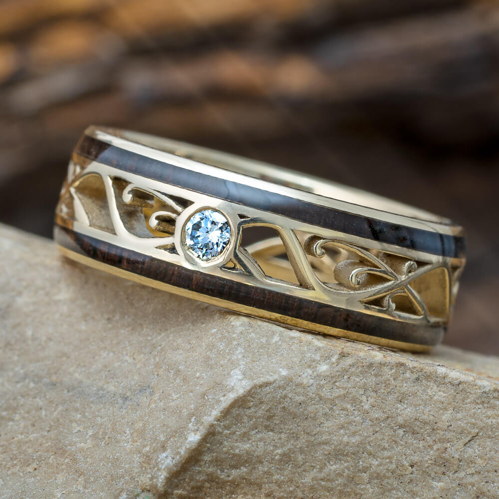 Art Nouveau Wedding Band in Yellow Gold