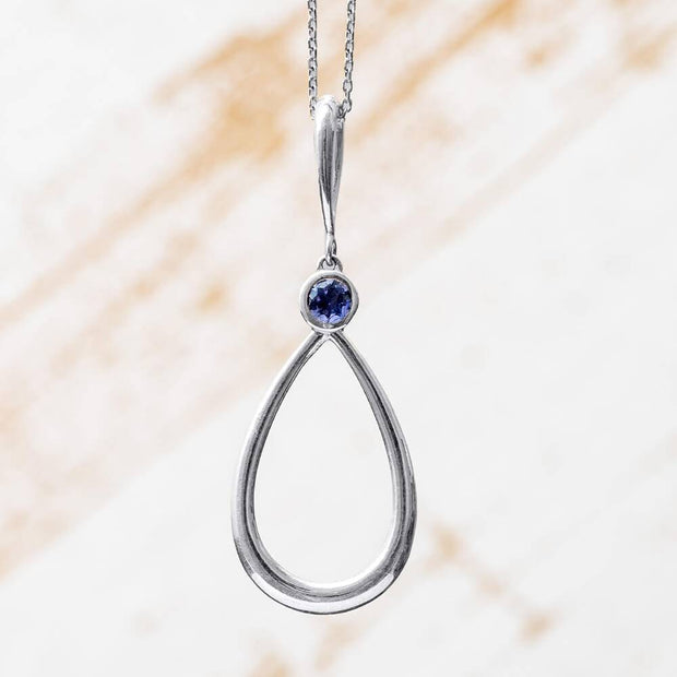 Loop Necklace in Silver