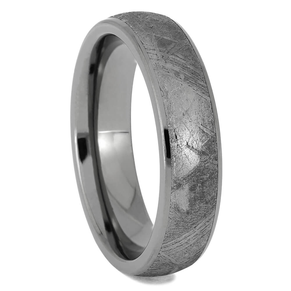 Round Meteorite Ring with Titanium Edges