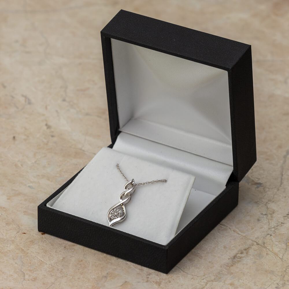 For Lanna :) on Mercari | Kay jewelers necklaces, Dancing diamond, Kay  jewelers